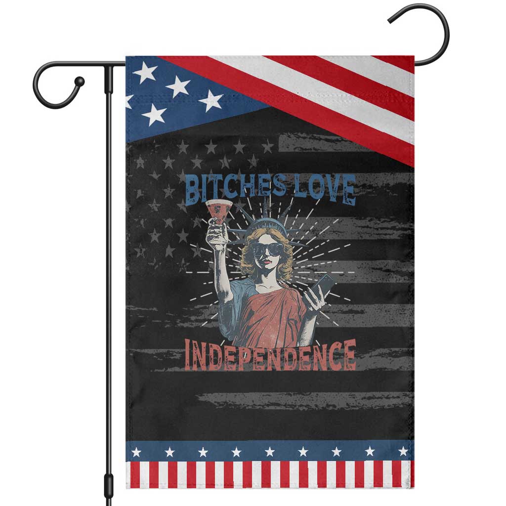 Funny Bitches Love Independence 4th Of July Garden Flag Retro Statue Of Liberty
