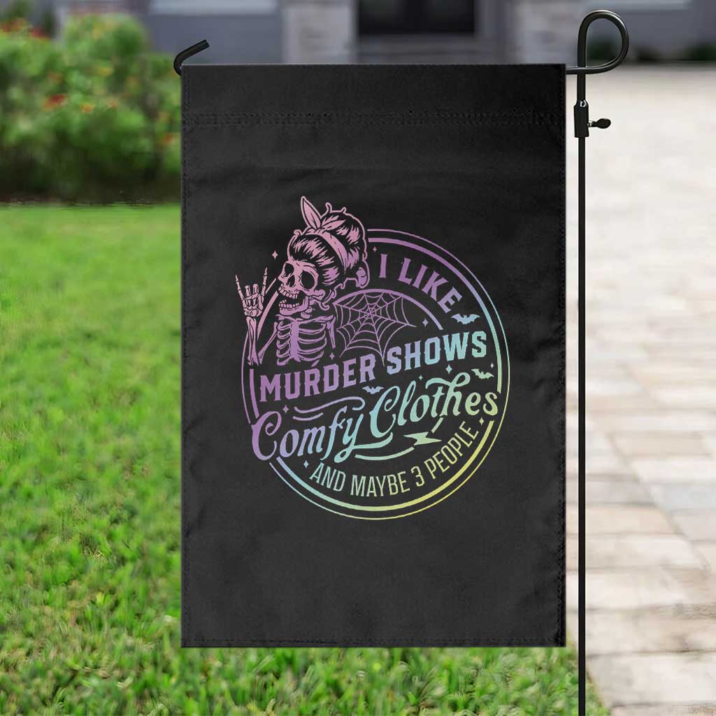 Funny I Like Murder Shows Comfy Clothes And Maybe 3 People Garden Flag Crime Show Lover - Wonder Print Shop