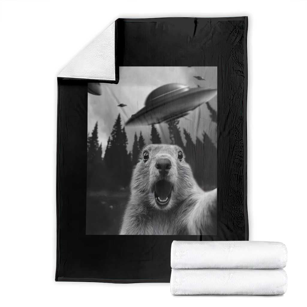 Funny Groundhog Selfie With Alien UFOs Weird Ground Hog Day Throw Blanket - Wonder Print Shop