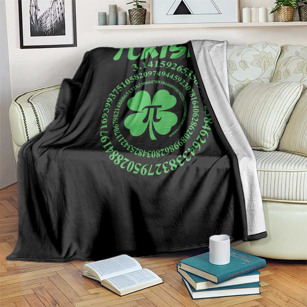 Funny St Patricks Day Pi Symbol Lover Throw Blanket Pirish 3,14 Pi Number Shamrock