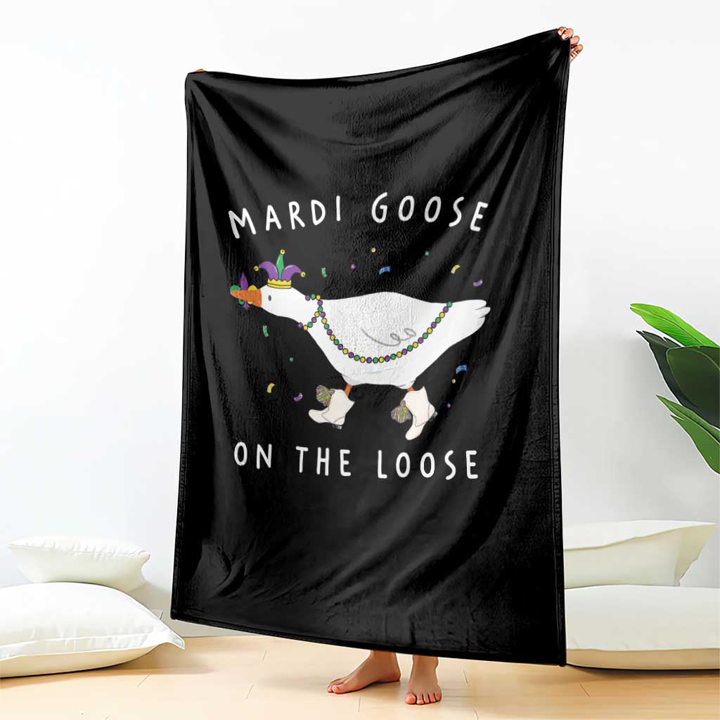 Mardi Goose On The Loose Throw Blanket Funny Mardi Gras Carnival Parade