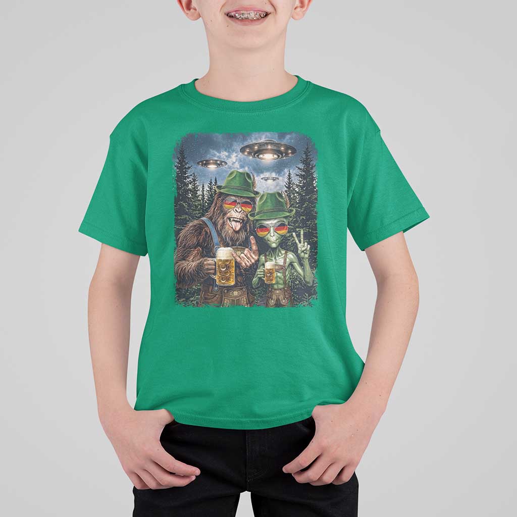 Funny Bigfoot Alien Oktoberfest T Shirt For Kid Selfie Beer Party German Lederhosen UFO Gift