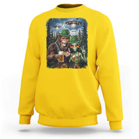 Funny Bigfoot Alien Oktoberfest Sweatshirt Selfie Beer Party German Lederhosen UFO Gift