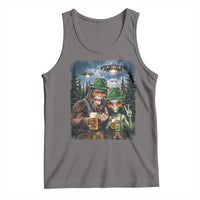 Funny Bigfoot Alien Oktoberfest Tank Top Selfie Beer Party German Lederhosen UFO Gift