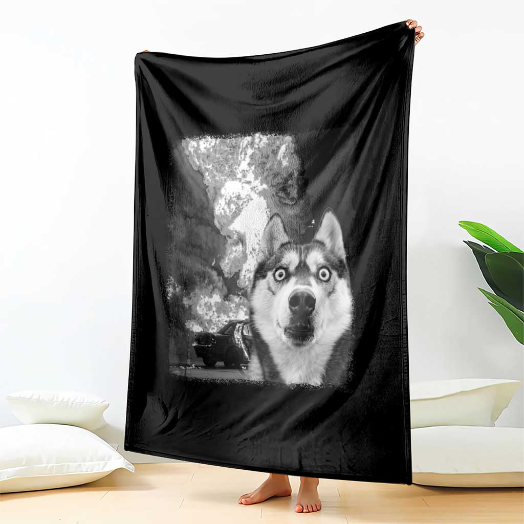 Funny Husky Chaos Throw Blanket Cool Dog Selfie With Burning Car
