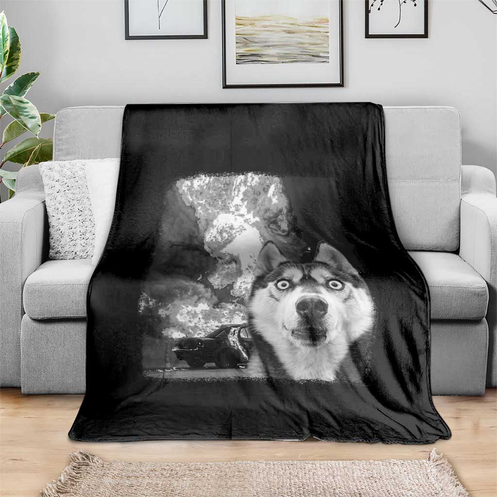 Funny Husky Chaos Throw Blanket Cool Dog Selfie With Burning Car