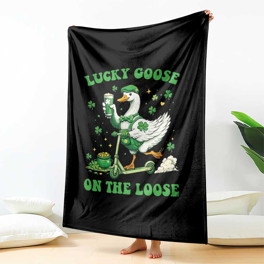Funny Irish Goose Lover Throw Blanket Lucky Goose On The Loose