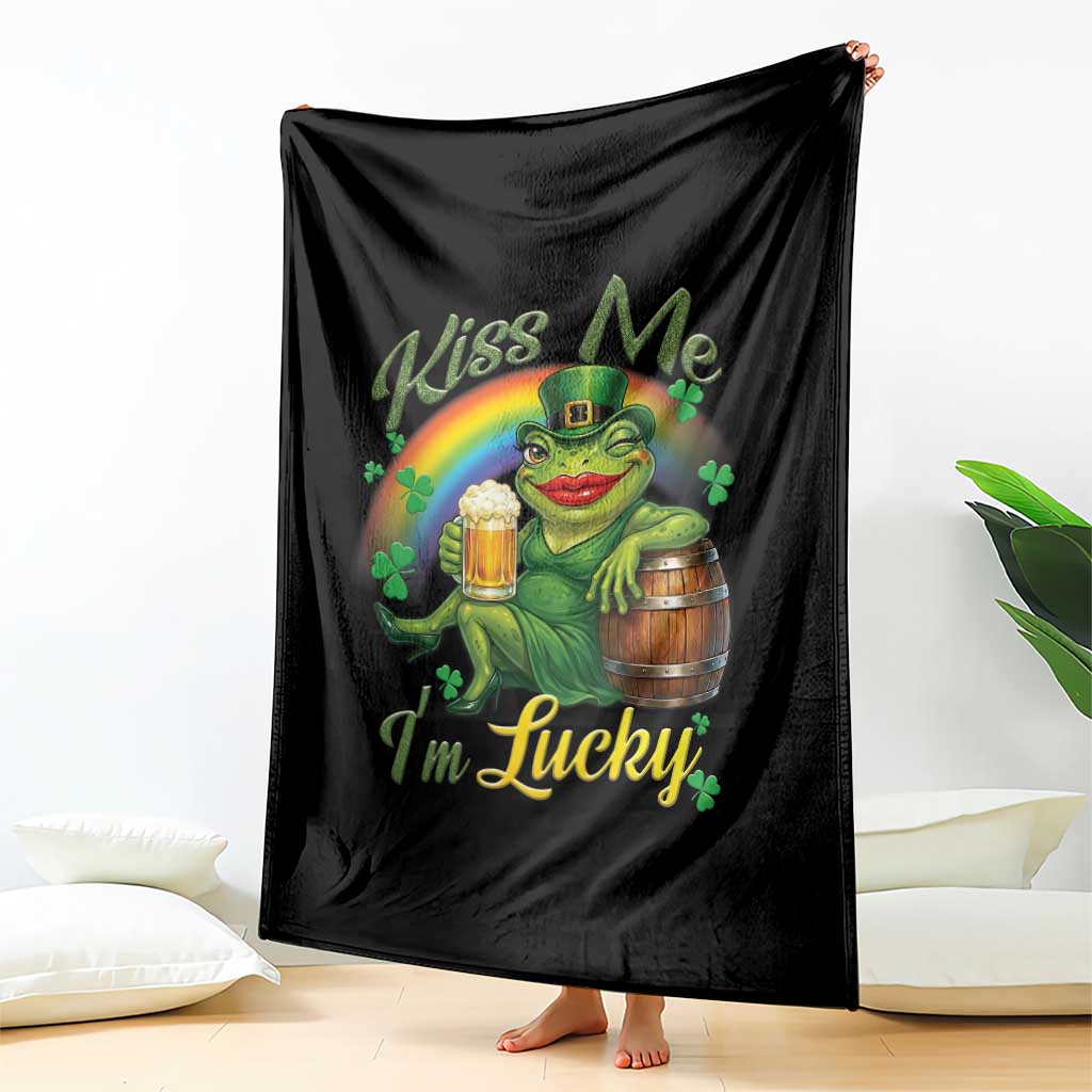 Funny Kiss Me I Am Lucky Throw Blanket St Patricks Day Frog