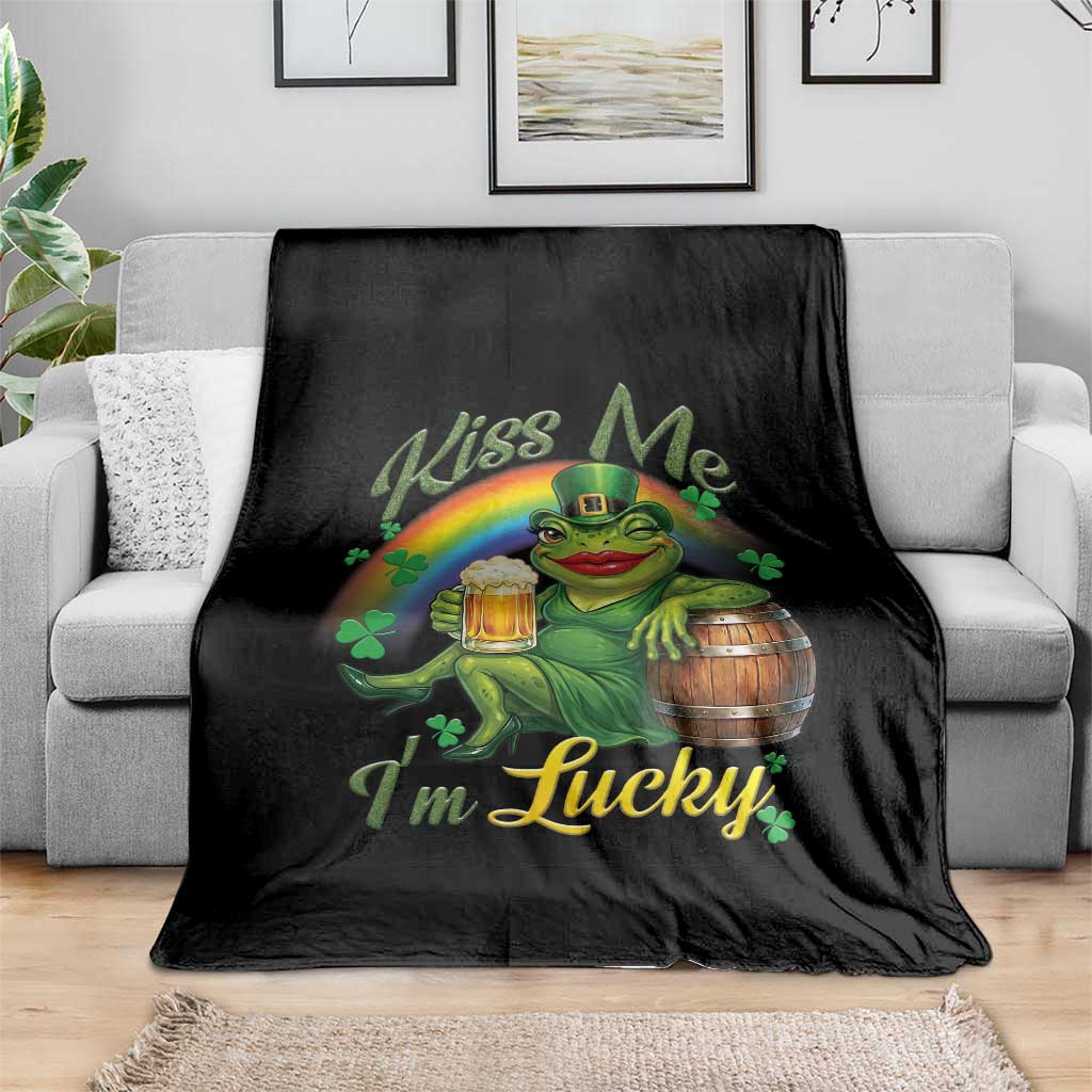 Funny Kiss Me I Am Lucky Throw Blanket St Patricks Day Frog