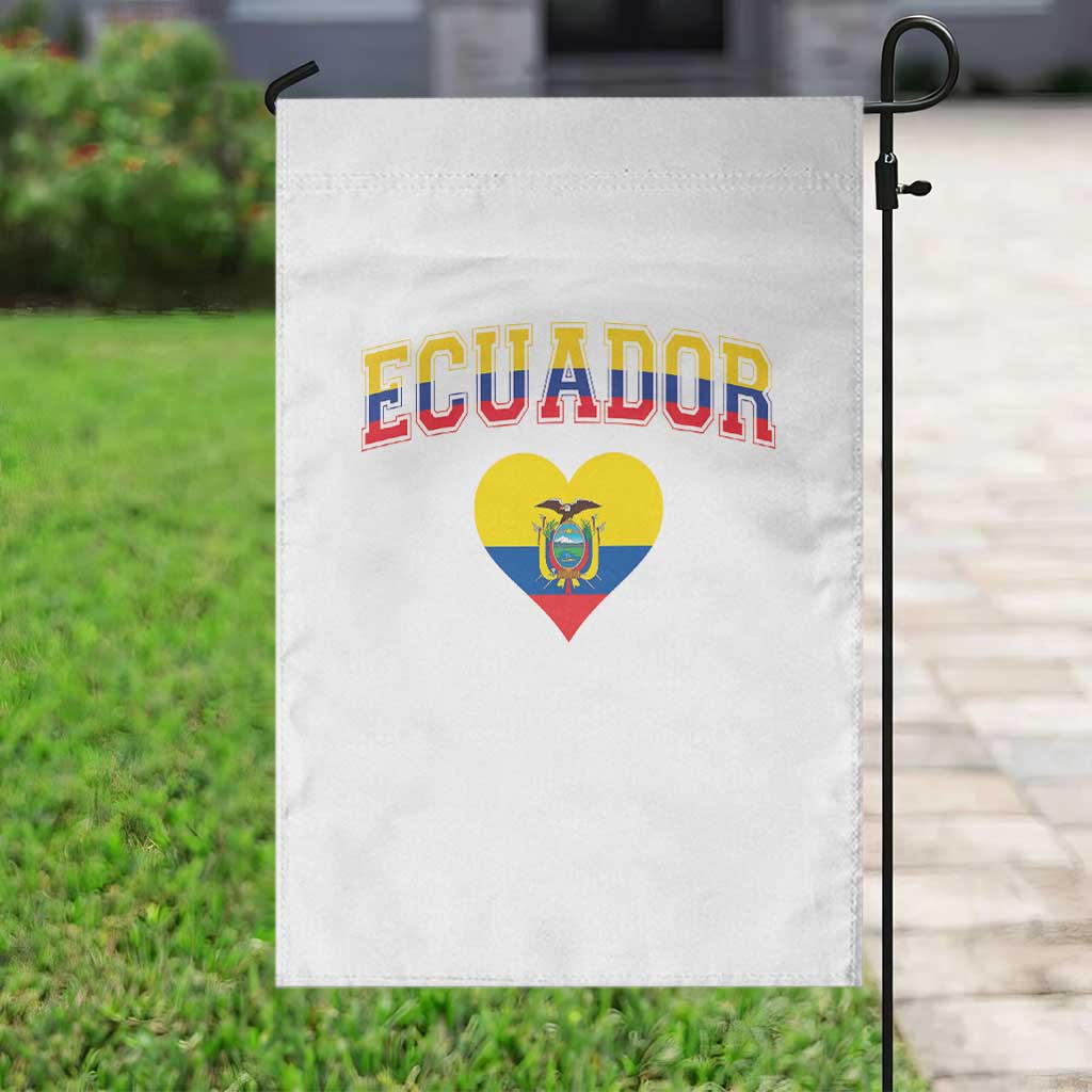 Vintage Ecuador Flag Heart Garden Flag Proud Ecuadorian Heritage Gift