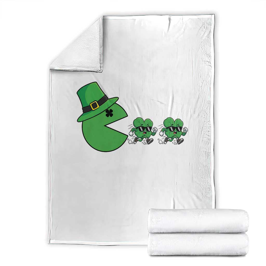 St Patricks Day Retro Gamer Eating Shamrock Lucky Gift Throw Blanket