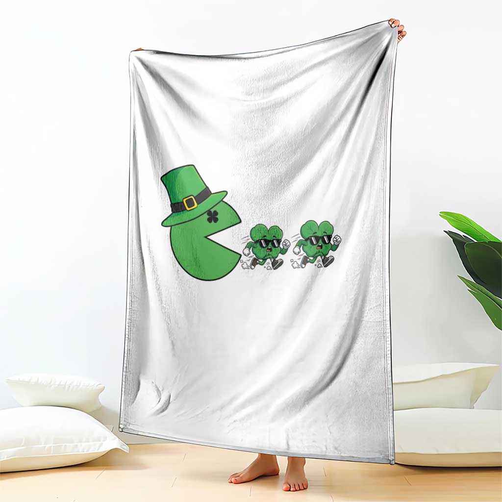 St Patricks Day Retro Gamer Eating Shamrock Lucky Gift Throw Blanket