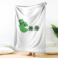 St Patricks Day Retro Gamer Eating Shamrock Lucky Gift Throw Blanket