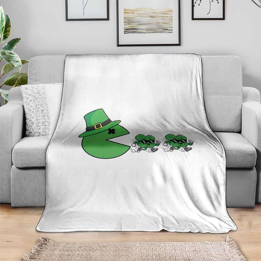 St Patricks Day Retro Gamer Eating Shamrock Lucky Gift Throw Blanket