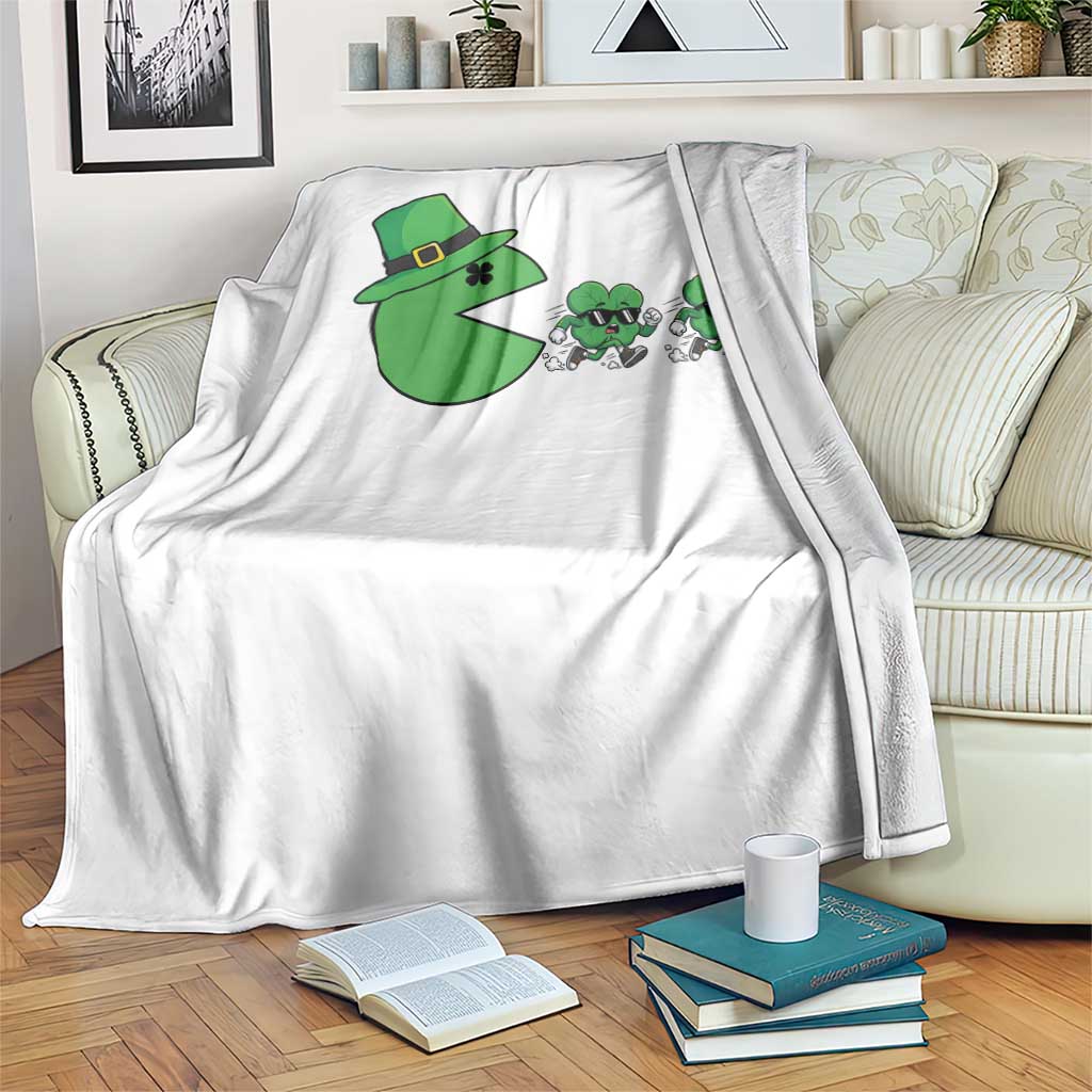 St Patricks Day Retro Gamer Eating Shamrock Lucky Gift Throw Blanket