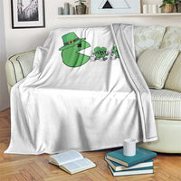 St Patricks Day Retro Gamer Eating Shamrock Lucky Gift Throw Blanket