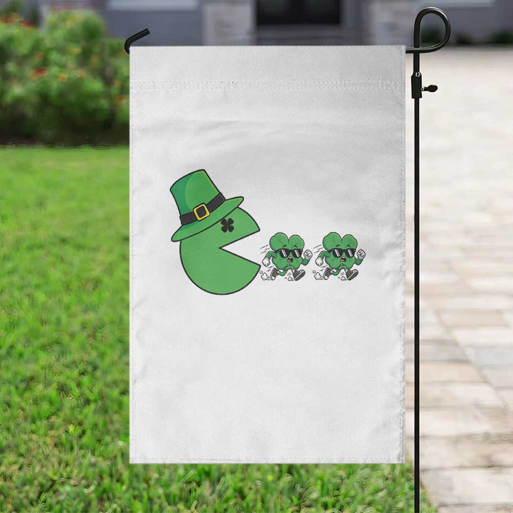 St Patricks Day Retro Gamer Eating Shamrock Lucky Gift Garden Flag