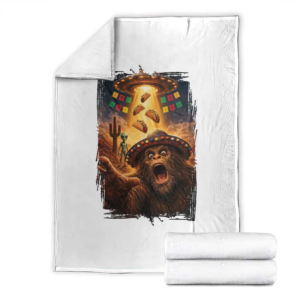 Funny Bigfoot Alien Selfie Throw Blanket Cinco De Mayo Party Gift