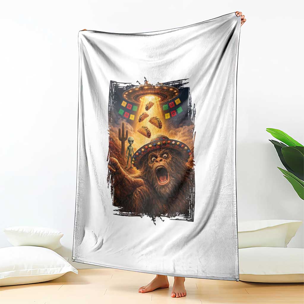 Funny Bigfoot Alien Selfie Throw Blanket Cinco De Mayo Party Gift