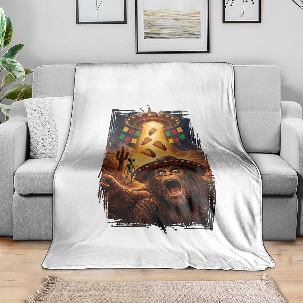 Funny Bigfoot Alien Selfie Throw Blanket Cinco De Mayo Party Gift
