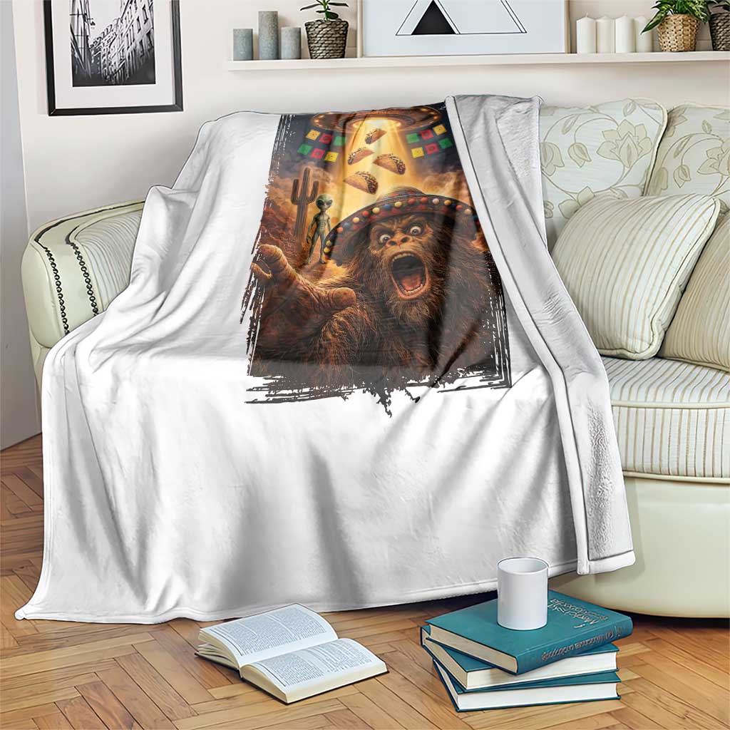 Funny Bigfoot Alien Selfie Throw Blanket Cinco De Mayo Party Gift