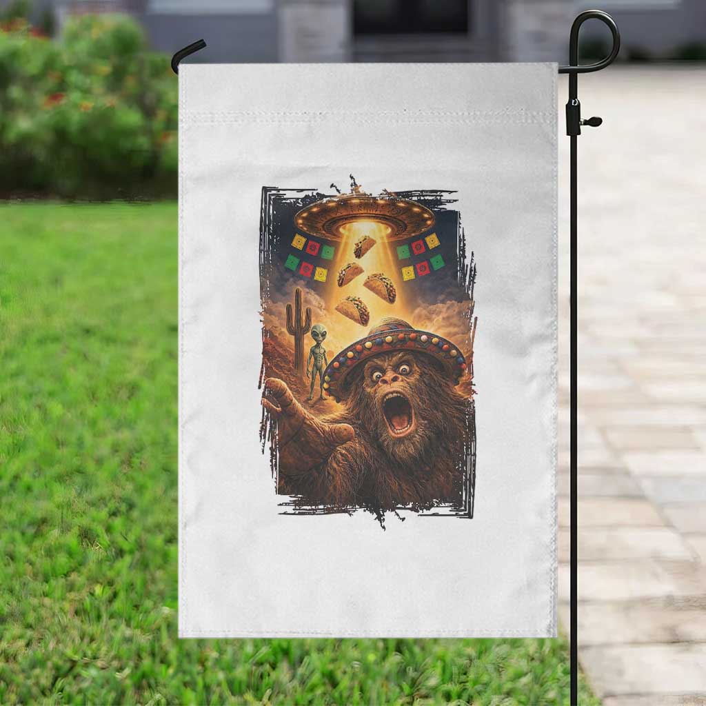 Funny Bigfoot Alien Selfie Garden Flag Cinco De Mayo Party Gift