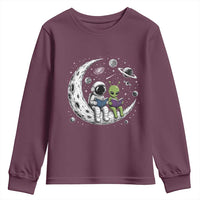 Funny Bookworm In Space Youth Sweatshirt Cute Astronaut And Alien Reading