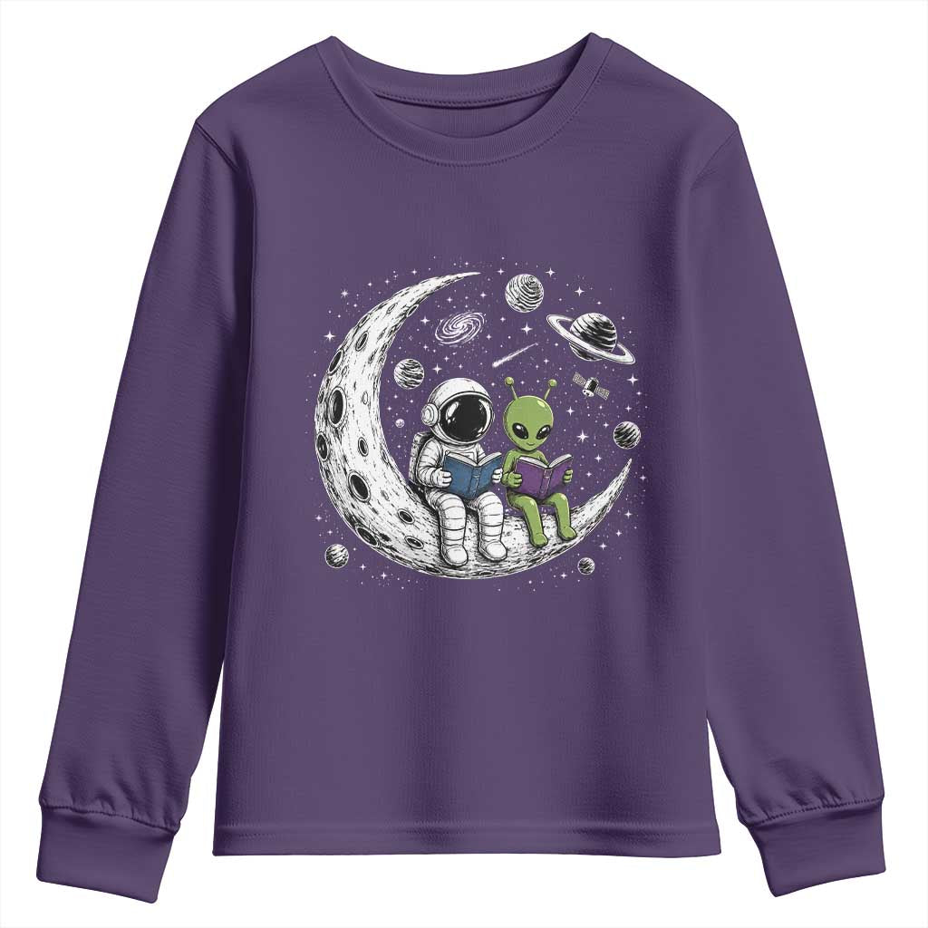 Funny Bookworm In Space Youth Sweatshirt Cute Astronaut And Alien Reading