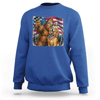 Funny Patriotic Bigfoot Golden Retriever Selfie Squad Sweatshirt