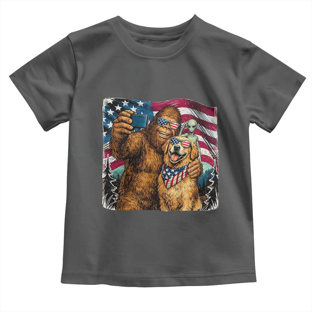 Funny Patriotic Bigfoot Golden Retriever Selfie Squad Toddler T Shirt