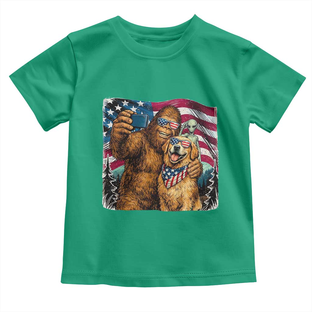 Funny Patriotic Bigfoot Golden Retriever Selfie Squad Toddler T Shirt