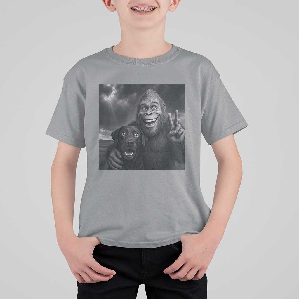 Cute Labrador Selfie With Bigfoot T Shirt For Kid Funny Cryptid - Wonder Print Shop
