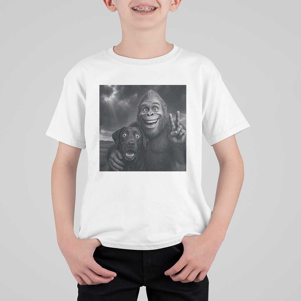 Cute Labrador Selfie With Bigfoot T Shirt For Kid Funny Cryptid - Wonder Print Shop