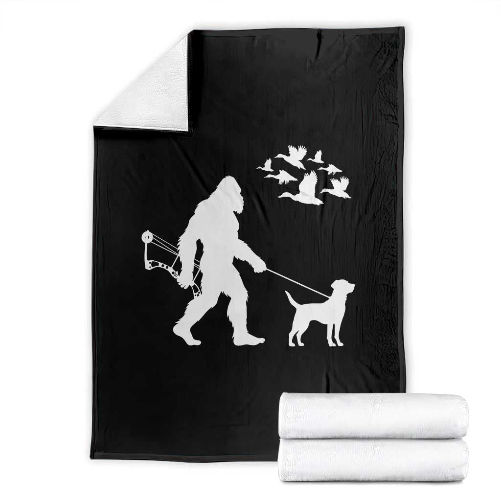 Funny Bow Hunter Throw Blanket Bigfoot Walking Labrador Hunting Dog Gift - Wonder Print Shop