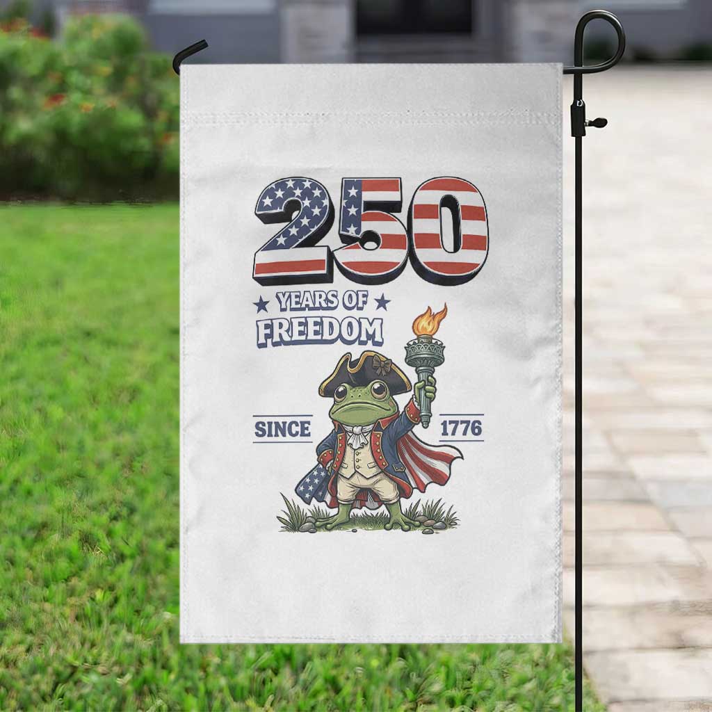 Patriotic Frog Raising The Torch Garden Flag 250 Years Of Freedom