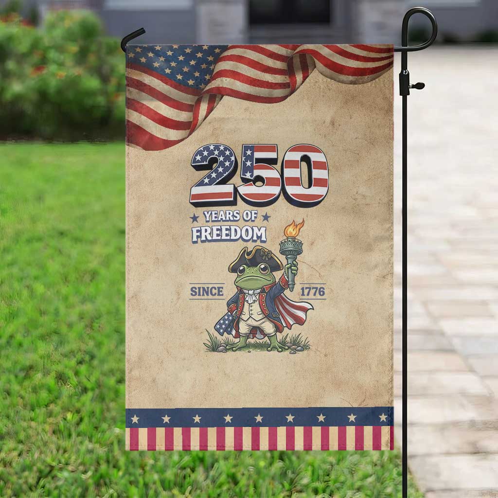 Patriotic Frog Raising The Torch Garden Flag 250 Years Of Freedom