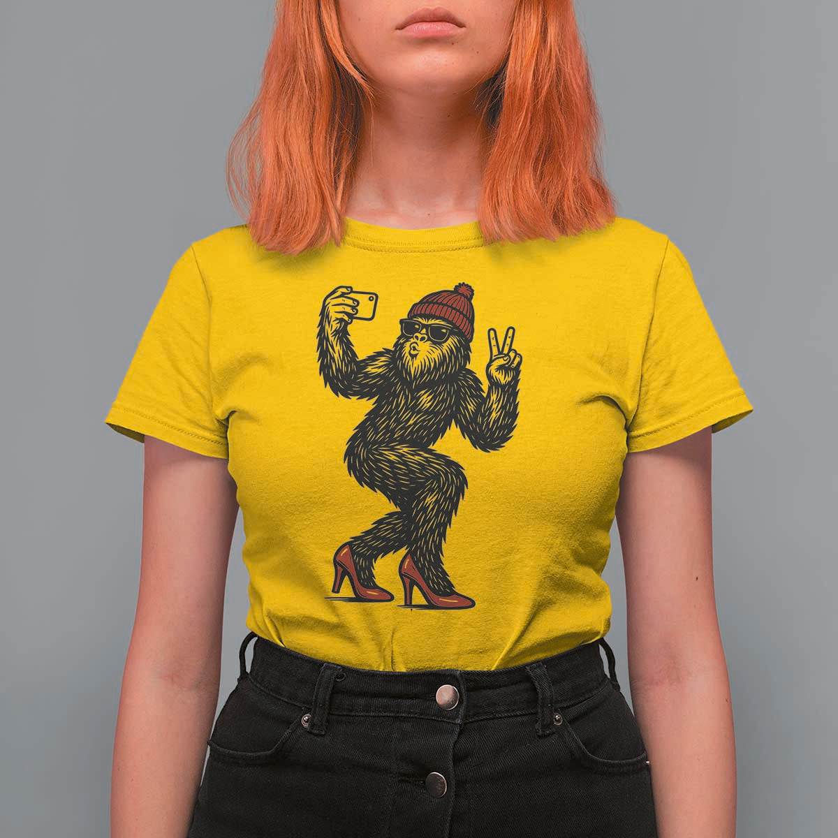 Funny Sexy Bigfoot Selfie T Shirt For Women Sasquatch Lover Gift