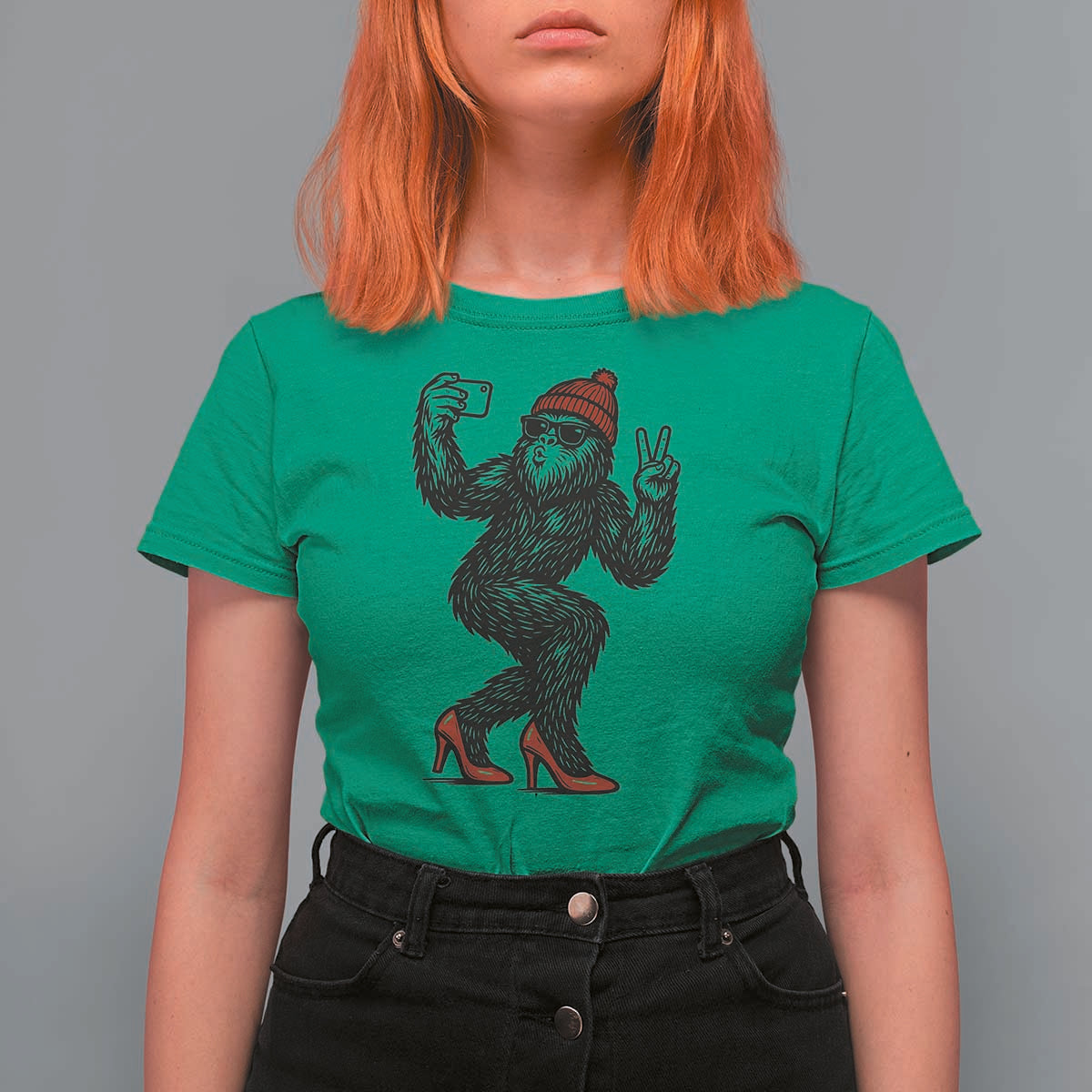 Funny Sexy Bigfoot Selfie T Shirt For Women Sasquatch Lover Gift