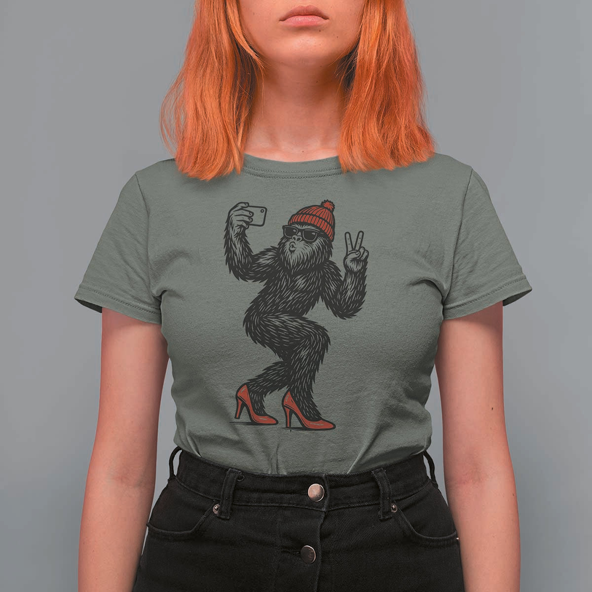 Funny Sexy Bigfoot Selfie T Shirt For Women Sasquatch Lover Gift