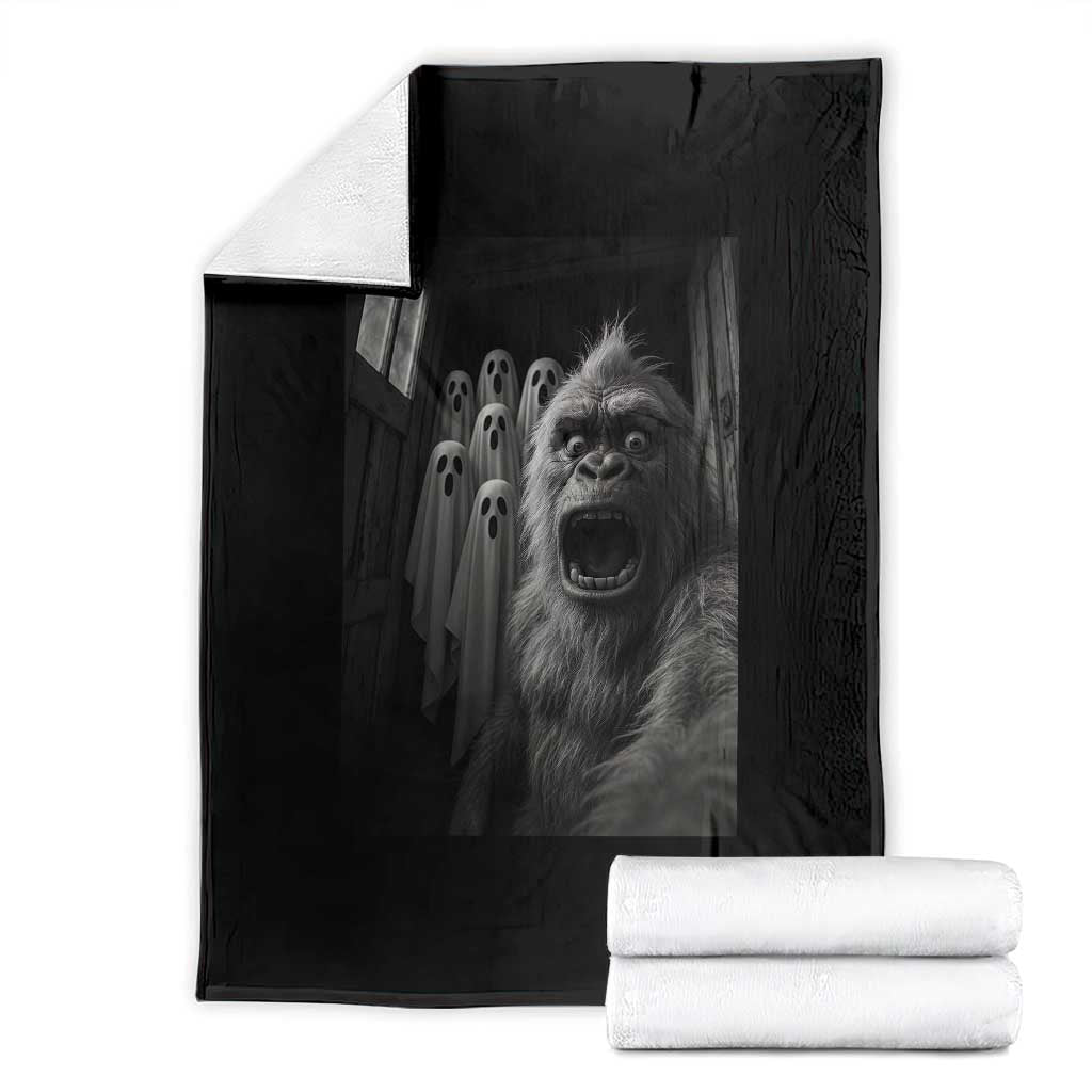 Funny Bigfoot Selfie Halloween Throw Blanket Sasquatch Ghost Haunted House - Wonder Print Shop
