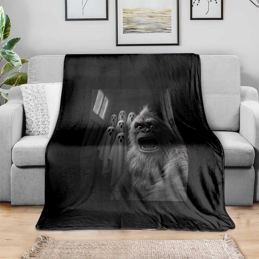 Funny Bigfoot Selfie Halloween Throw Blanket Sasquatch Ghost Haunted House - Wonder Print Shop