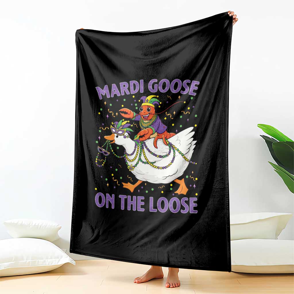 Funny Mardi Gras Throw Blanket Goose Crawfish Carnival Trendy Meme