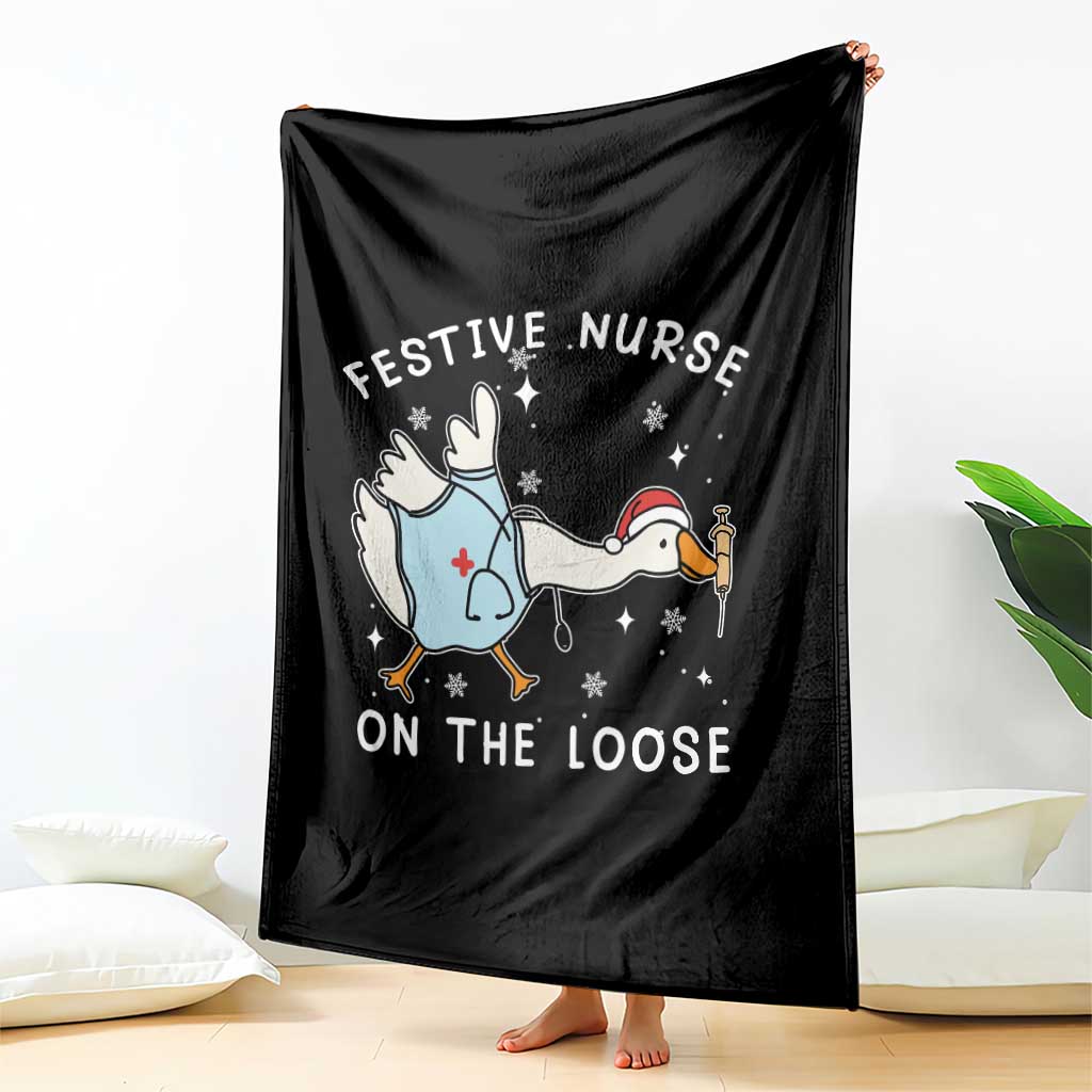 Funny ER Nurse Goose Christmas Throw Blanket Festive Nurses On The Loose - Wonder Print Shop
