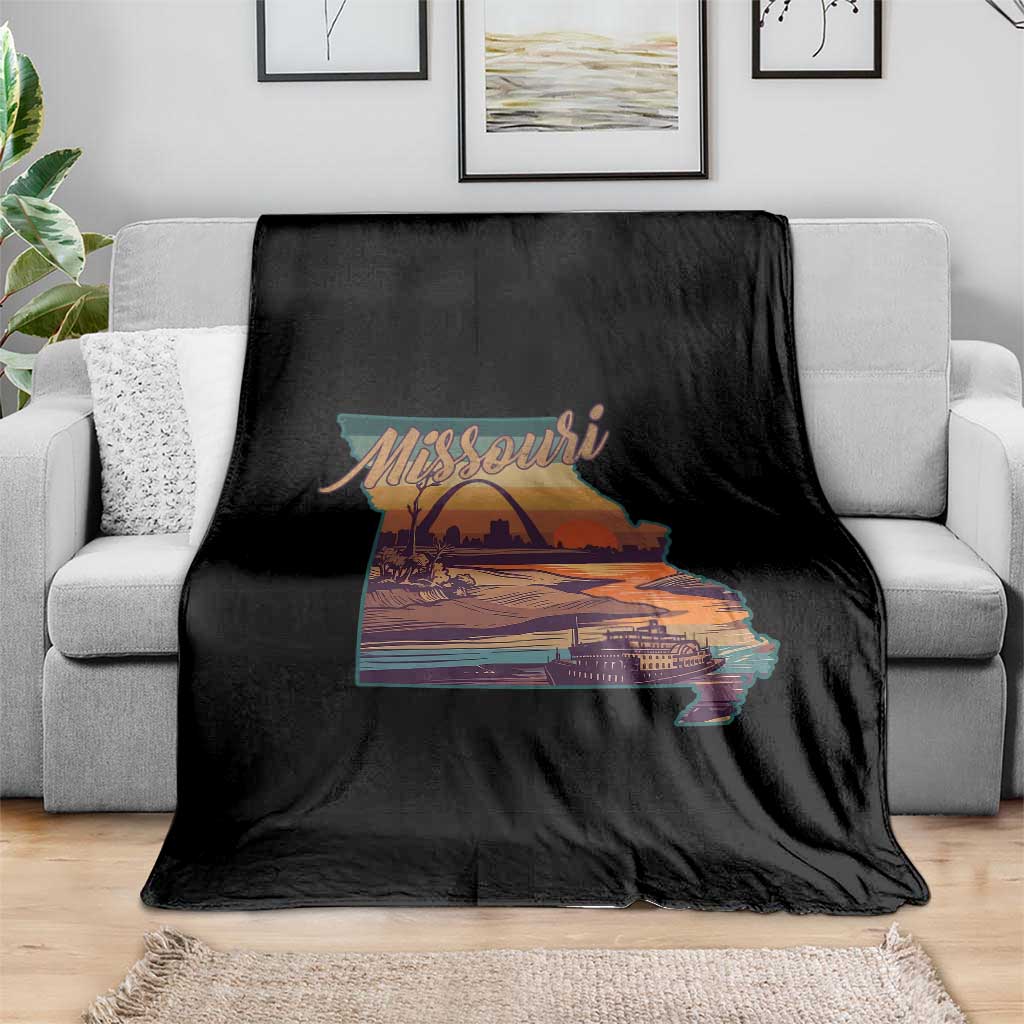Retro Gateway Arch St Louis Missouri Map Outline Throw Blanket