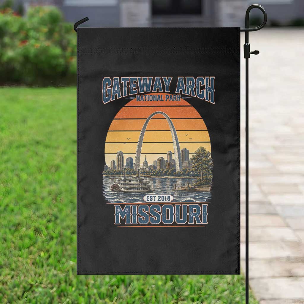 Gateway Arch National Park Garden Flag Retro St Louis Missouri Travel Souvenir Nature Gift