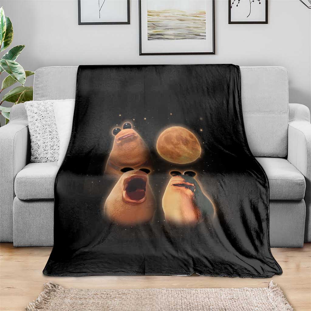 Marcus The Worm Meme Throw Blanket Funny Howling At Moon - Wonder Print Shop