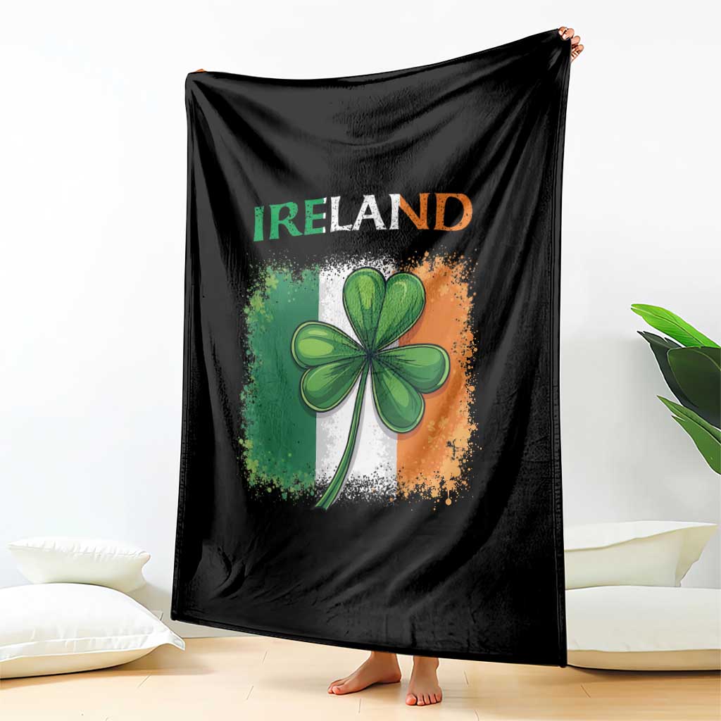 Vintage Ireland Shamrock Irish Flag St Patricks Day Throw Blanket