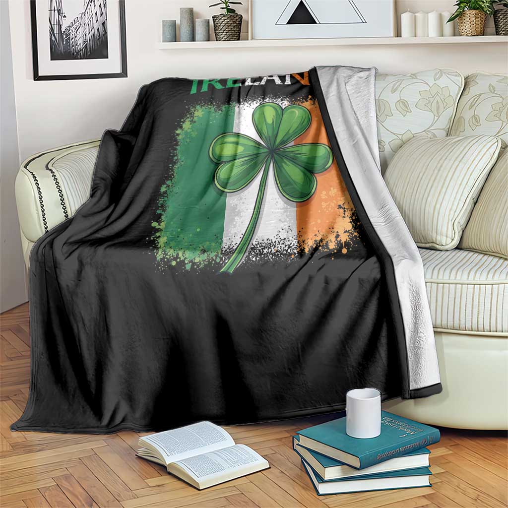 Vintage Ireland Shamrock Irish Flag St Patricks Day Throw Blanket
