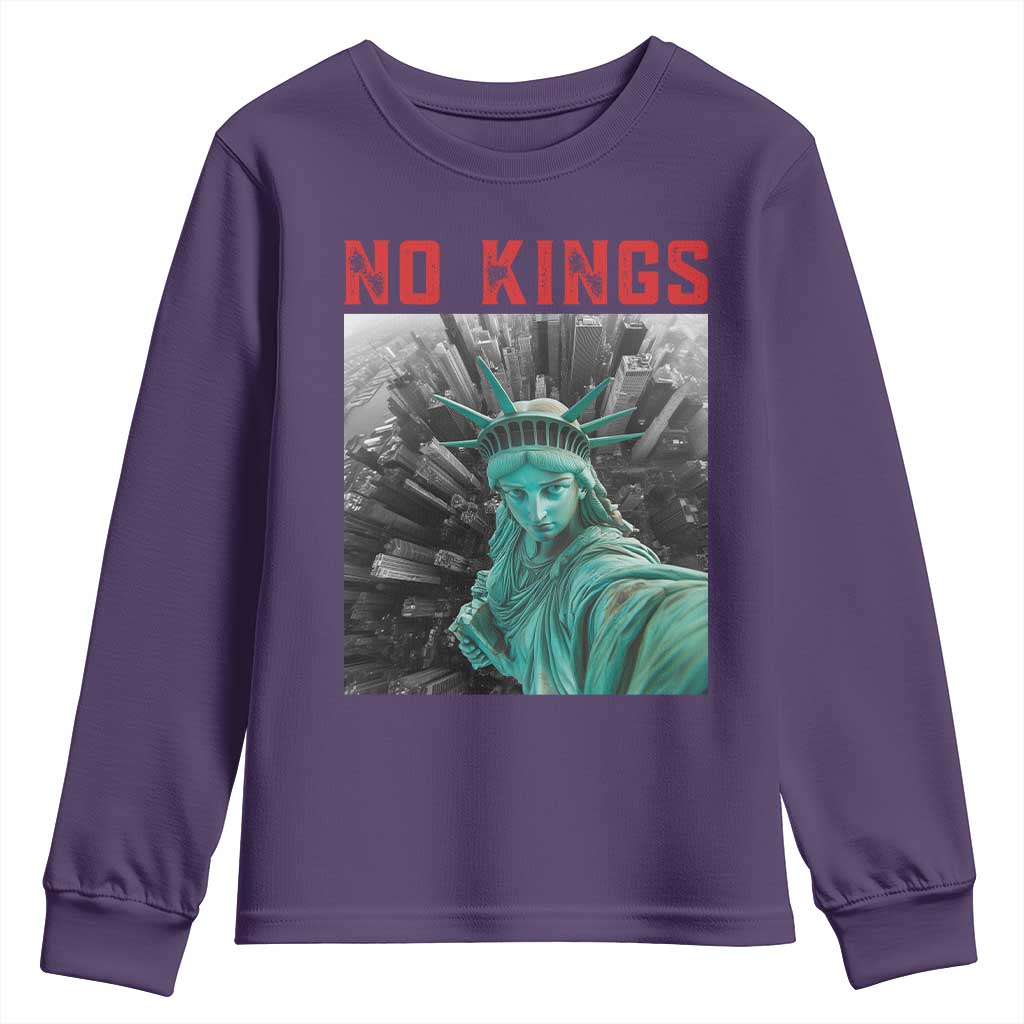 No Kings Youth Sweatshirt Statue of Liberty Selfie Freedom - Wonder Print Shop