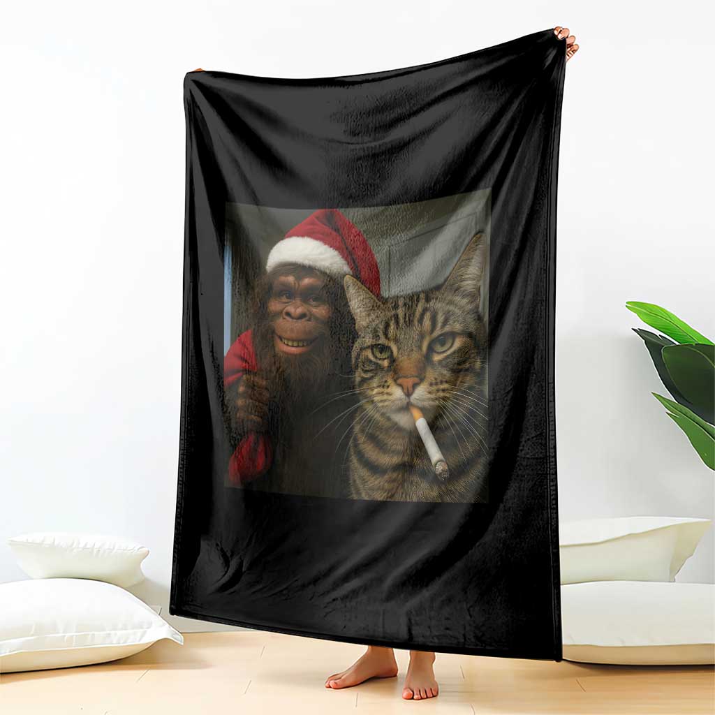 Funny Cat Selfie Bigfoot Christmas Sasquatch Throw Blanket - Wonder Print Shop